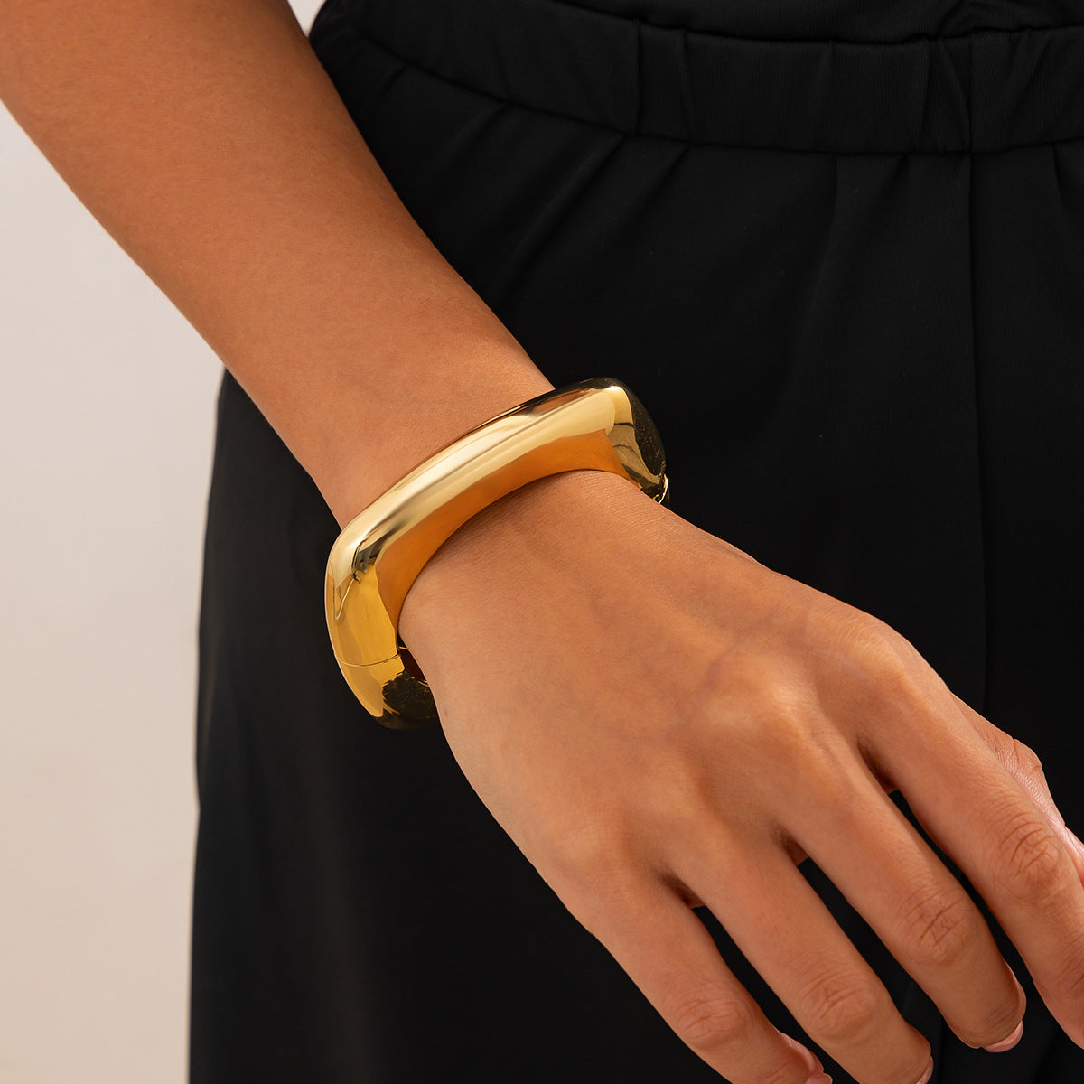 NovaSquare - Bold Geometric Hinged Bangle
