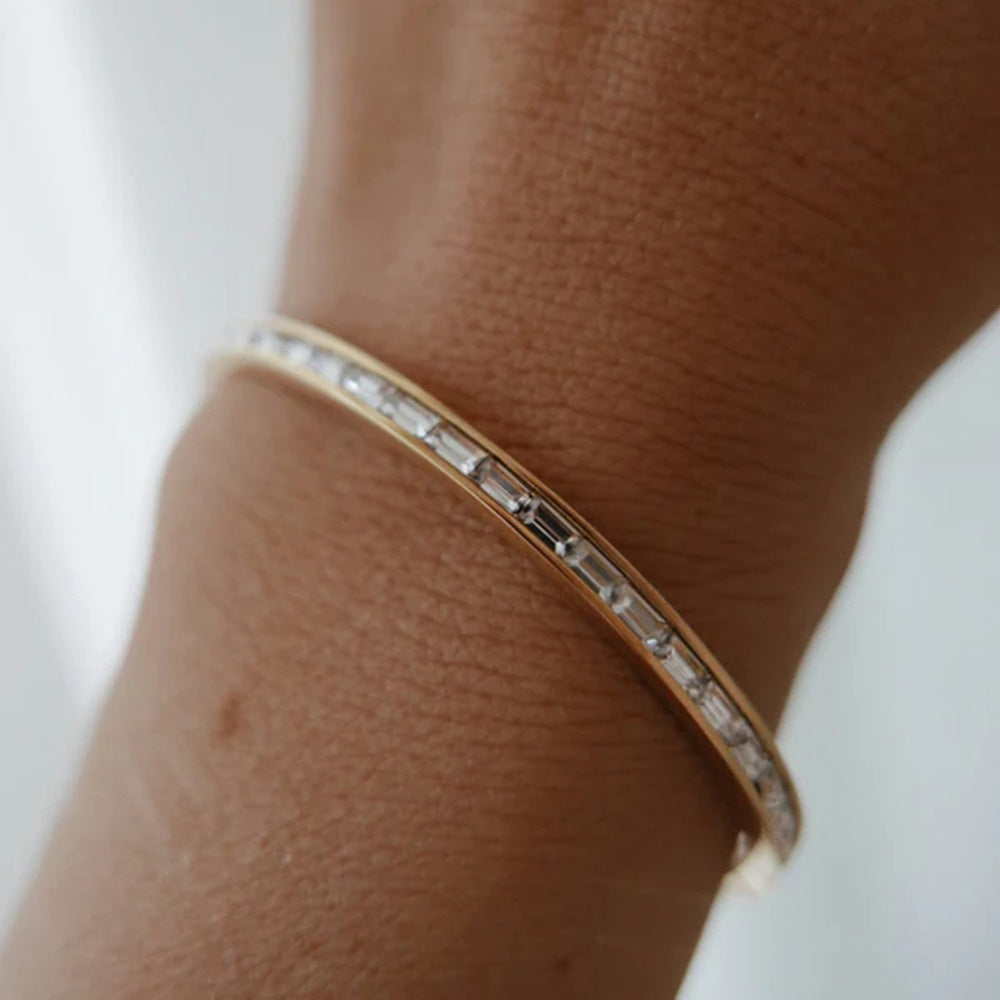 Radiant Line Gold Bangle